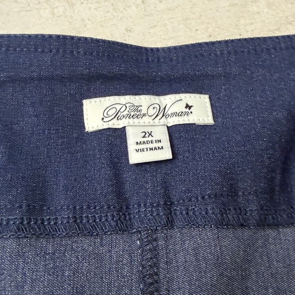 The Pioneer Woman Navy “millennium” pull on pants. 2X and 1X - Picture 8 of 12